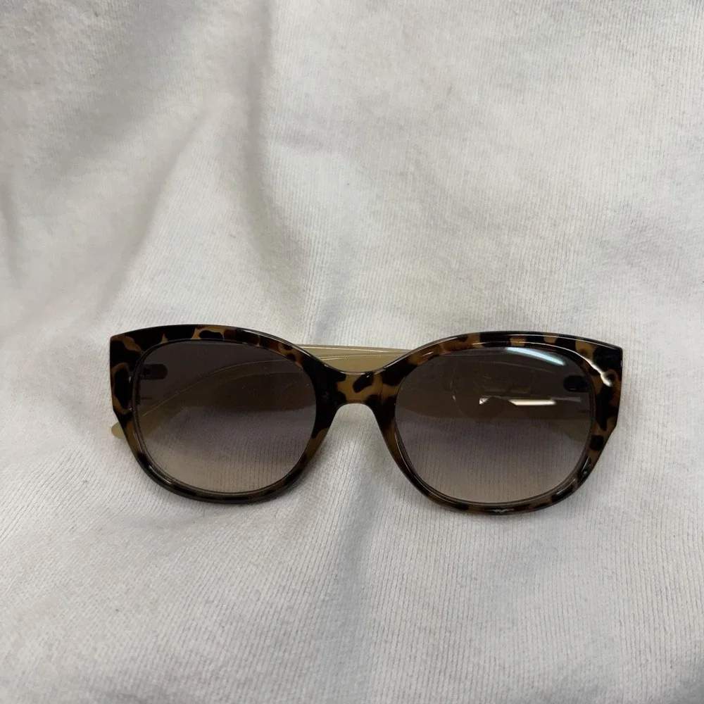 Foster Grant Tortoise Shell Fashion Sunglasses UV Protection Gradient Smoke Lens